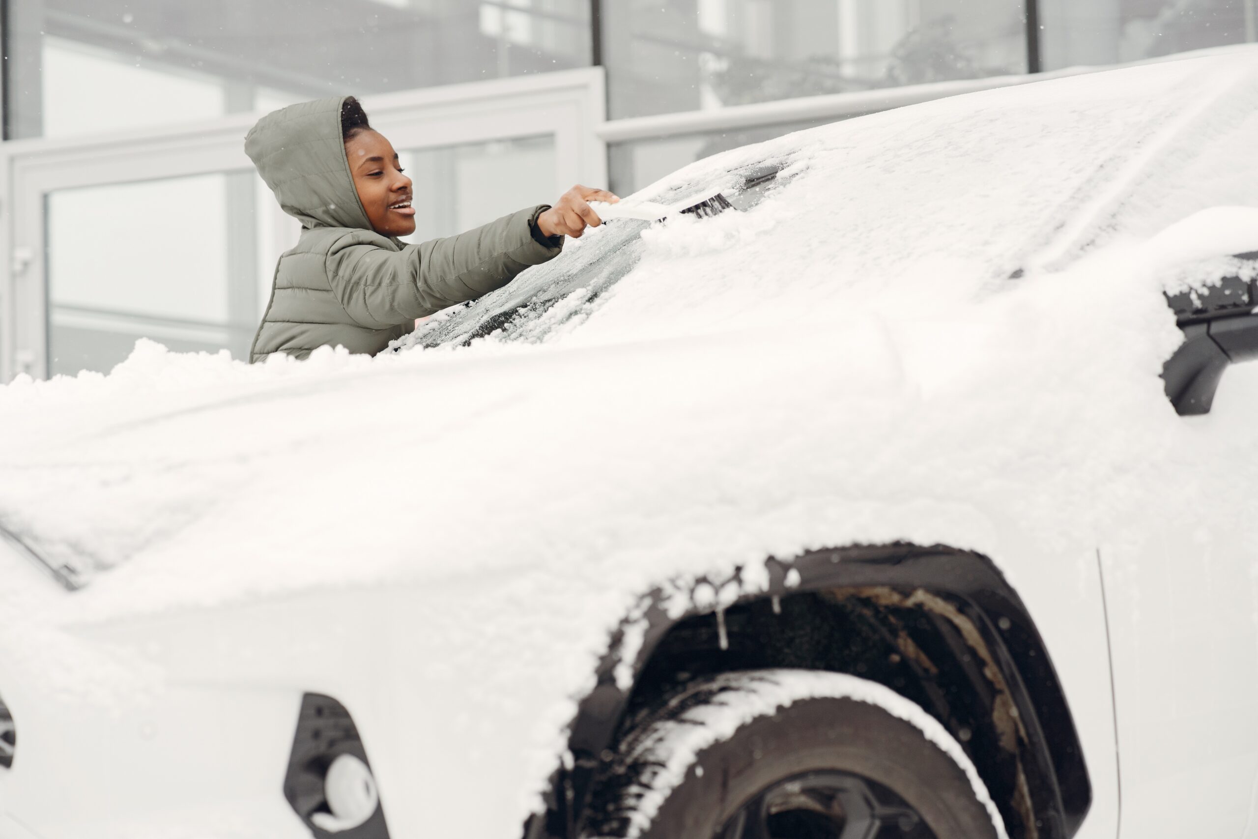 How to Properly Remove Snow from Vehicles